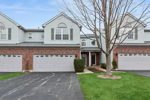 2546 Heritage Ct, Geneva, IL 60134