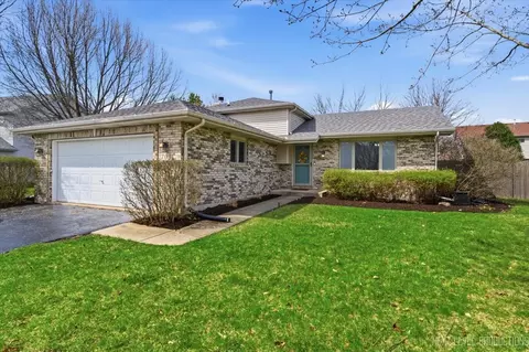 703 Ferret Xing, Oswego, IL 60543