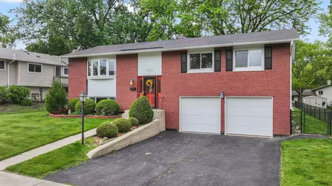 6534 Taylor Dr, Woodridge, IL 60517