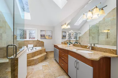 Bath - 3202 Dell Pl, Glenview, IL 60025 photo 2 of 7