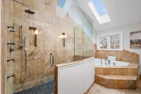 Bath - 3202 Dell Pl, Glenview, IL 60025 photo 3 of 7