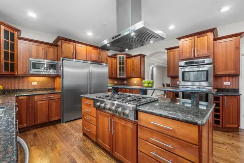 Kitchen - 3202 Dell Pl, Glenview, IL 60025 photo 2 of 4