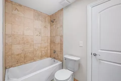 Bath - 3202 Dell Pl, Glenview, IL 60025 photo 5 of 7