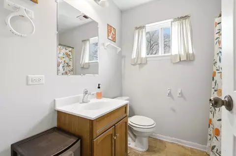 Bath - 16237 Homan Ave, Markham, IL 60428 photo 1 of 1