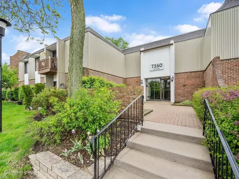7360 Fairview Ave #103, Downers Grove, IL 60516