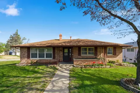 1918 W Garfield St, Davenport, IA 52804