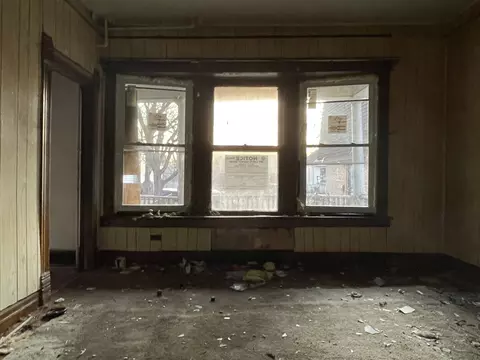 Living - 6530 S Carpenter St, Chicago, IL 60621 photo 1 of 2