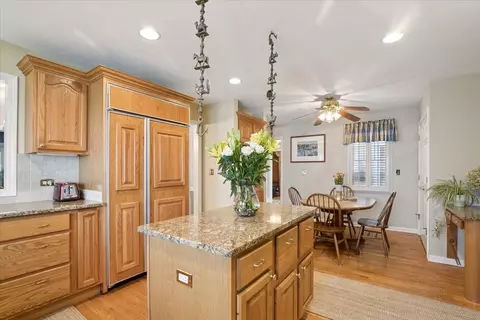 Kitchen - 209 E Washington Ave, Lake Bluff, IL 60044 photo 3 of 4