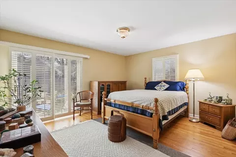 Bedroom - 209 E Washington Ave, Lake Bluff, IL 60044 photo 2 of 5