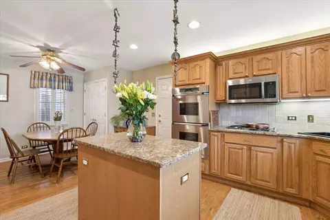 Kitchen - 209 E Washington Ave, Lake Bluff, IL 60044 photo 4 of 4