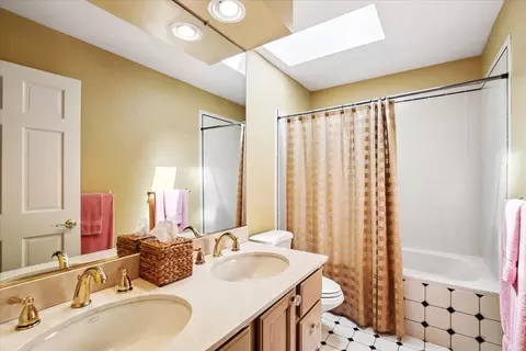 Bath - 209 E Washington Ave, Lake Bluff, IL 60044 photo 2 of 2