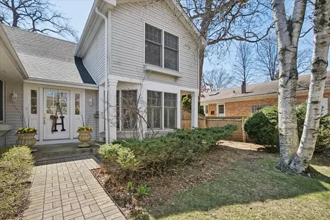 Exterior - 209 E Washington Ave, Lake Bluff, IL 60044 photo 2 of 6