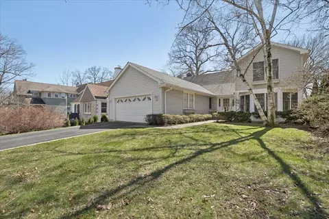 209 E Washington Ave, Lake Bluff, IL 60044