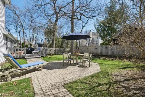 Exterior - 209 E Washington Ave, Lake Bluff, IL 60044 photo 4 of 6