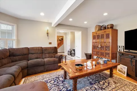 Living - 209 E Washington Ave, Lake Bluff, IL 60044 photo 2 of 3