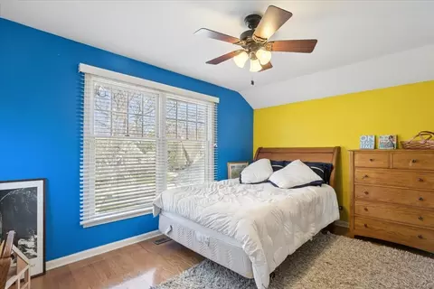 Bedroom - 209 E Washington Ave, Lake Bluff, IL 60044 photo 4 of 5