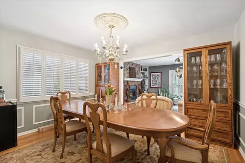 Dining - 209 E Washington Ave, Lake Bluff, IL 60044 photo 2 of 2