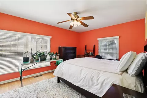 Bedroom - 209 E Washington Ave, Lake Bluff, IL 60044 photo 3 of 5