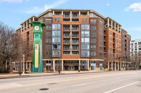 437 W Division St #409, Chicago, IL 60610