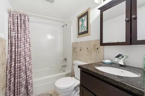 Bath - 2736 E Goodrich Ave E, Burnham, IL 60633 photo 1 of 2