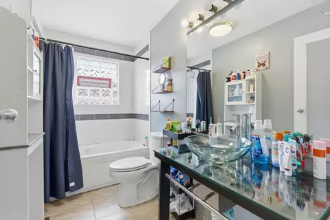 Bath - 2736 E Goodrich Ave E, Burnham, IL 60633 photo 2 of 2