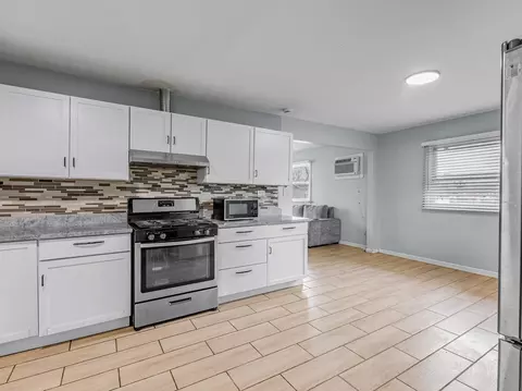 Kitchen - 15316 Parkside Dr, Markham, IL 60428 photo 3 of 3