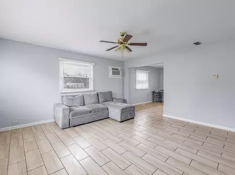 Living - 15316 Parkside Dr, Markham, IL 60428 photo 2 of 3