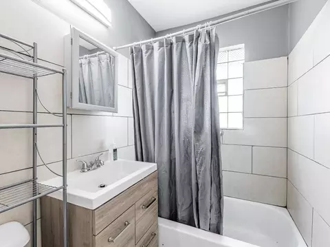Bath - 15316 Parkside Dr, Markham, IL 60428 photo 1 of 1