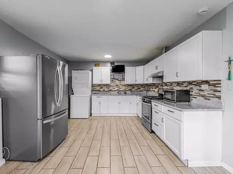 Kitchen - 15316 Parkside Dr, Markham, IL 60428 photo 2 of 3