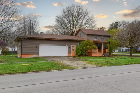 310 N 1st St, Fairbury, IL 61739