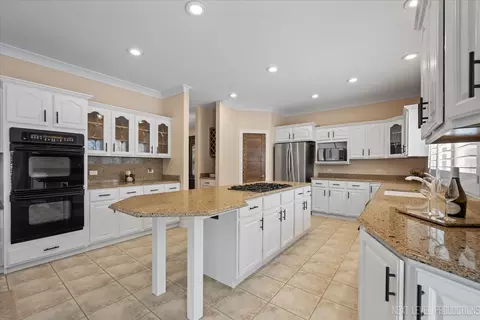 Kitchen - 970 Waterside Ct, Aurora, IL 60502 photo 1 of 2