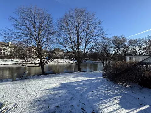 Exterior - 970 Waterside Ct, Aurora, IL 60502 photo 3 of 3