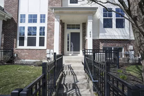 462 Grosvenor Ln, Aurora, IL 60504