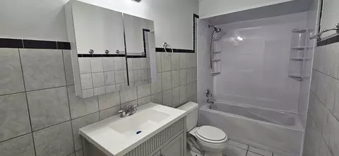 Bath - 9449 Dee Rd, Des Plaines, IL 60016 photo 2 of 3