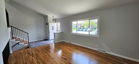 Living - 9449 Dee Rd, Des Plaines, IL 60016 photo 3 of 5