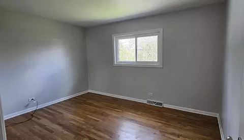 Bedroom - 9449 Dee Rd, Des Plaines, IL 60016 photo 2 of 3