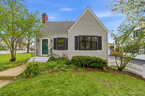 923 South Ave, Saint Charles, IL 60174