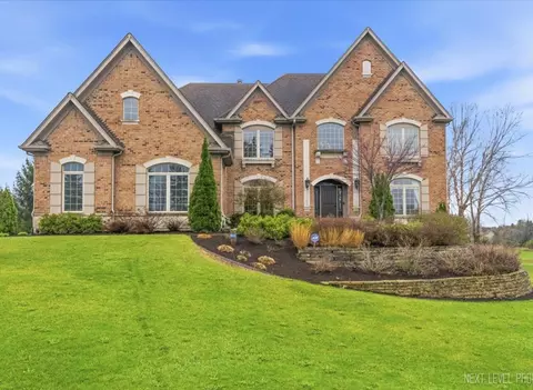40 W701 Willowbrook Ct, Saint Charles, IL 60175