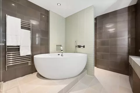 Bath - 180 E Pearson St #6003, Chicago, IL 60611 photo 2 of 5