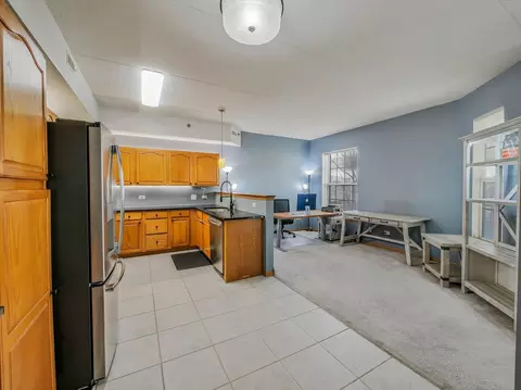 Kitchen - 3135 Town Square Dr #104, Rolling Meadows, IL 60008 photo 2 of 2