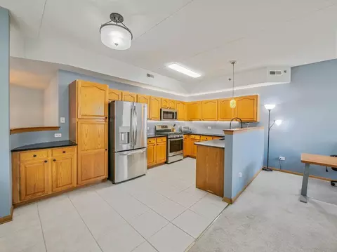 Kitchen - 3135 Town Square Dr #104, Rolling Meadows, IL 60008 photo 1 of 2