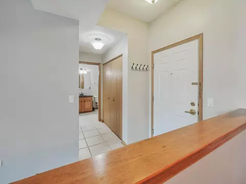 Entry Way - 3135 Town Square Dr #104, Rolling Meadows, IL 60008 photo 2 of 3