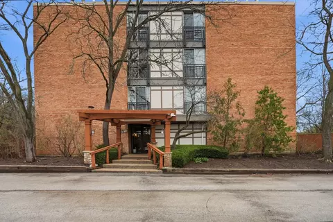 1833 Four Lakes Ave #3F, Lisle, IL 60532
