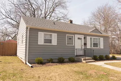 1068 Leith Ave, Waukegan, IL 60085
