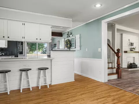 Entry Way - 312 N Stanton St, Davis, IL 61019 photo 2 of 3