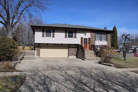404 Galahad Rd, Bolingbrook, IL 60440