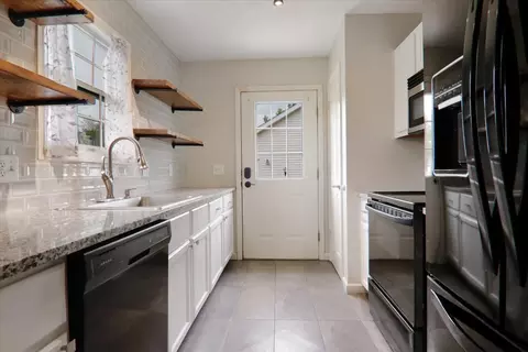 Kitchen - 1401 River Lndg, Normal, IL 61761 photo 1 of 2