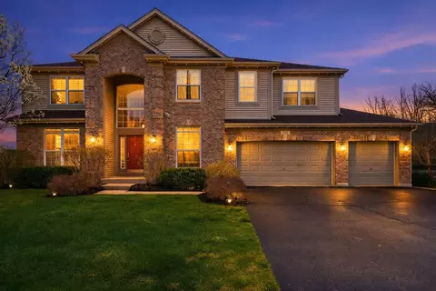 1181 Silver Lake Ct, Pingree Grove, IL 60140