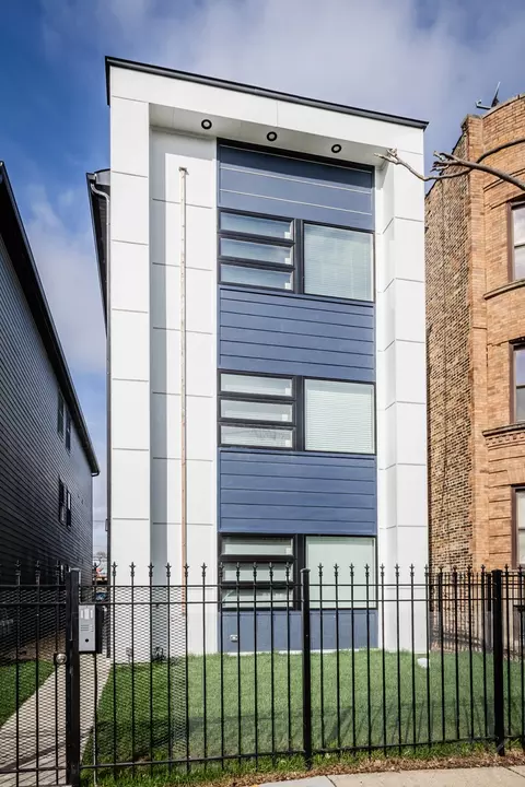 6220 S King Dr, Chicago, IL 60637