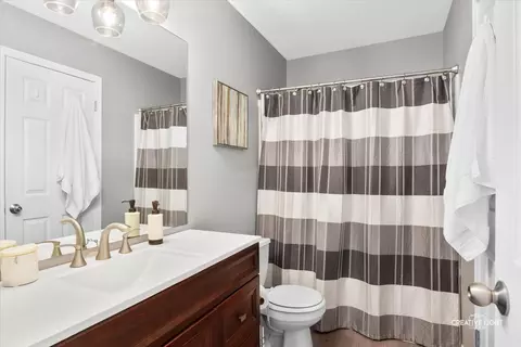 Bath - 2745 Canyon Dr, Plainfield, IL 60586 photo 2 of 2